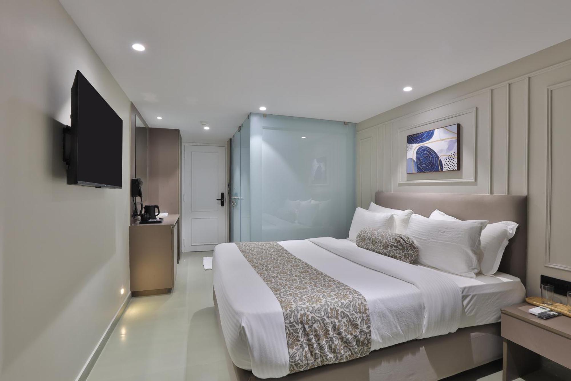 Hotel The Grand Suites Ахмедабад Экстерьер фото