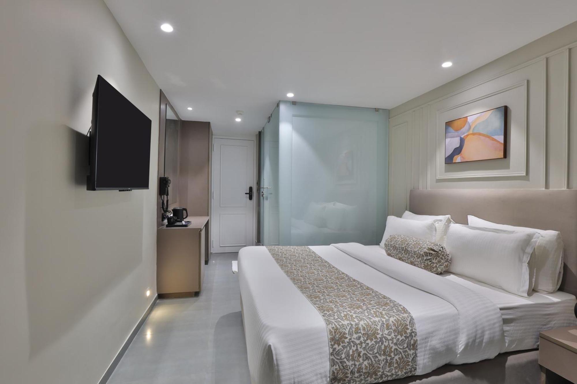 Hotel The Grand Suites Ахмедабад Экстерьер фото