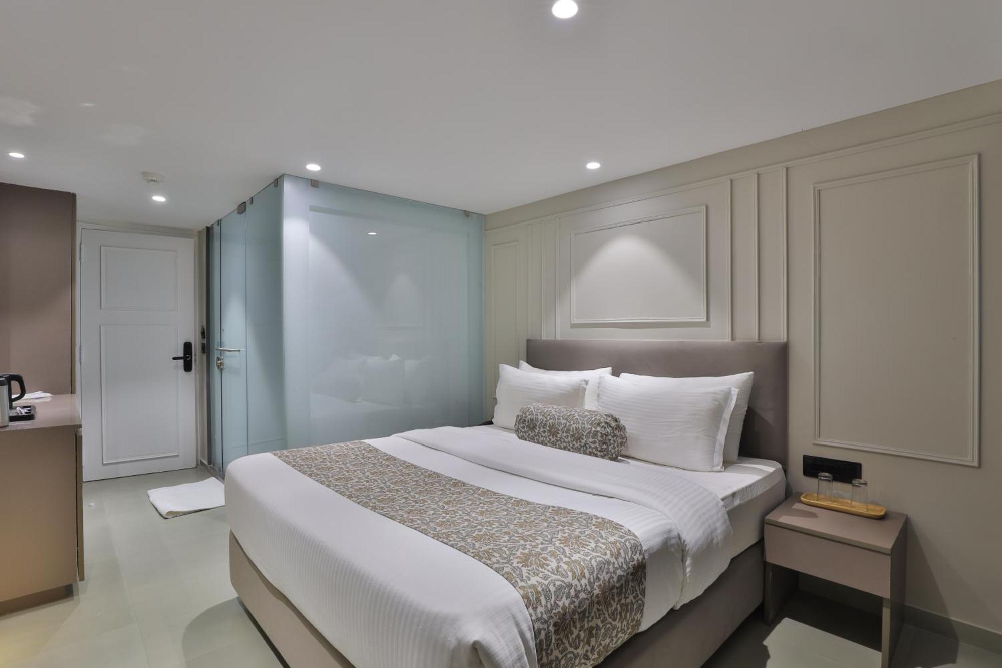 Hotel The Grand Suites Ахмедабад Экстерьер фото