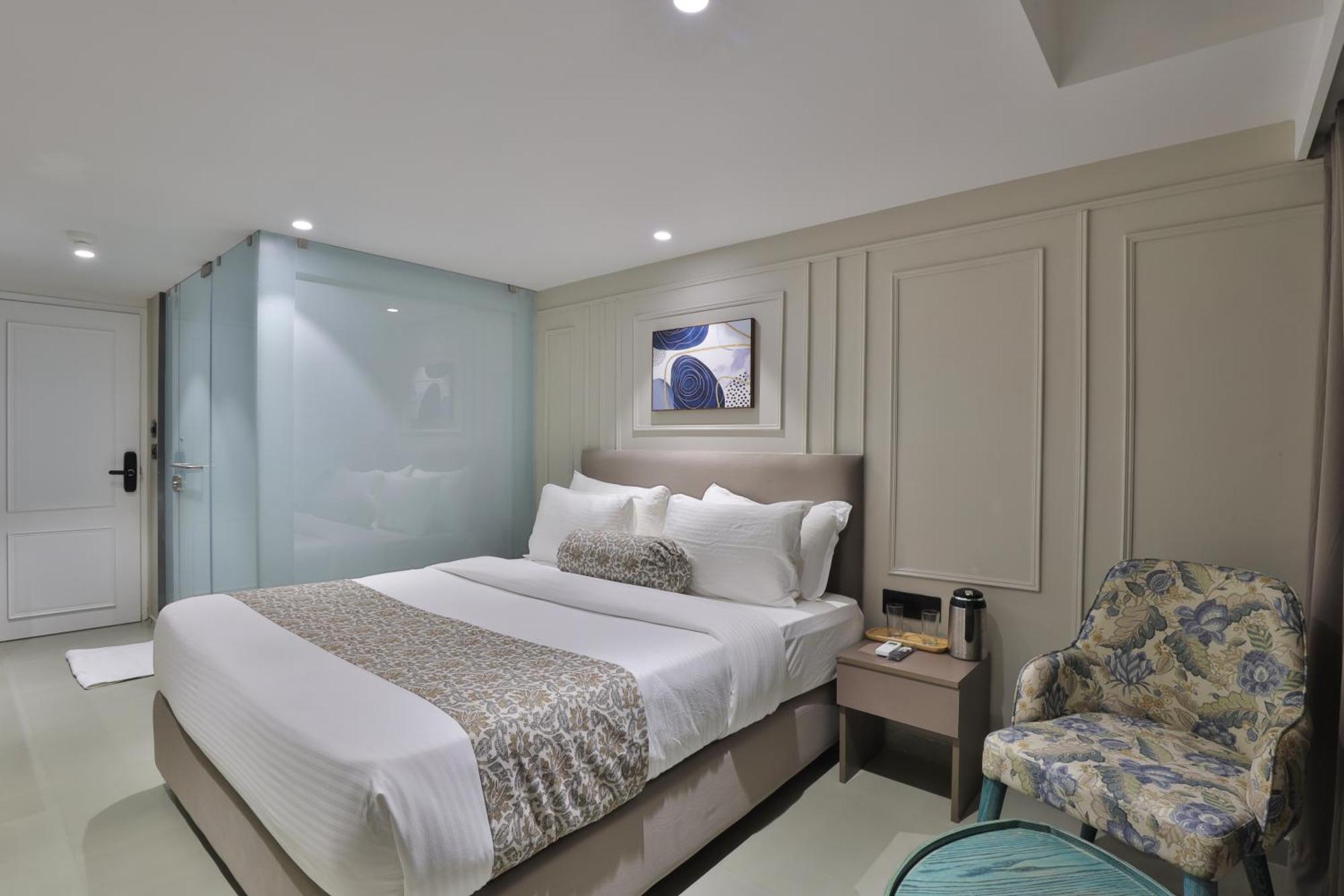 Hotel The Grand Suites Ахмедабад Экстерьер фото