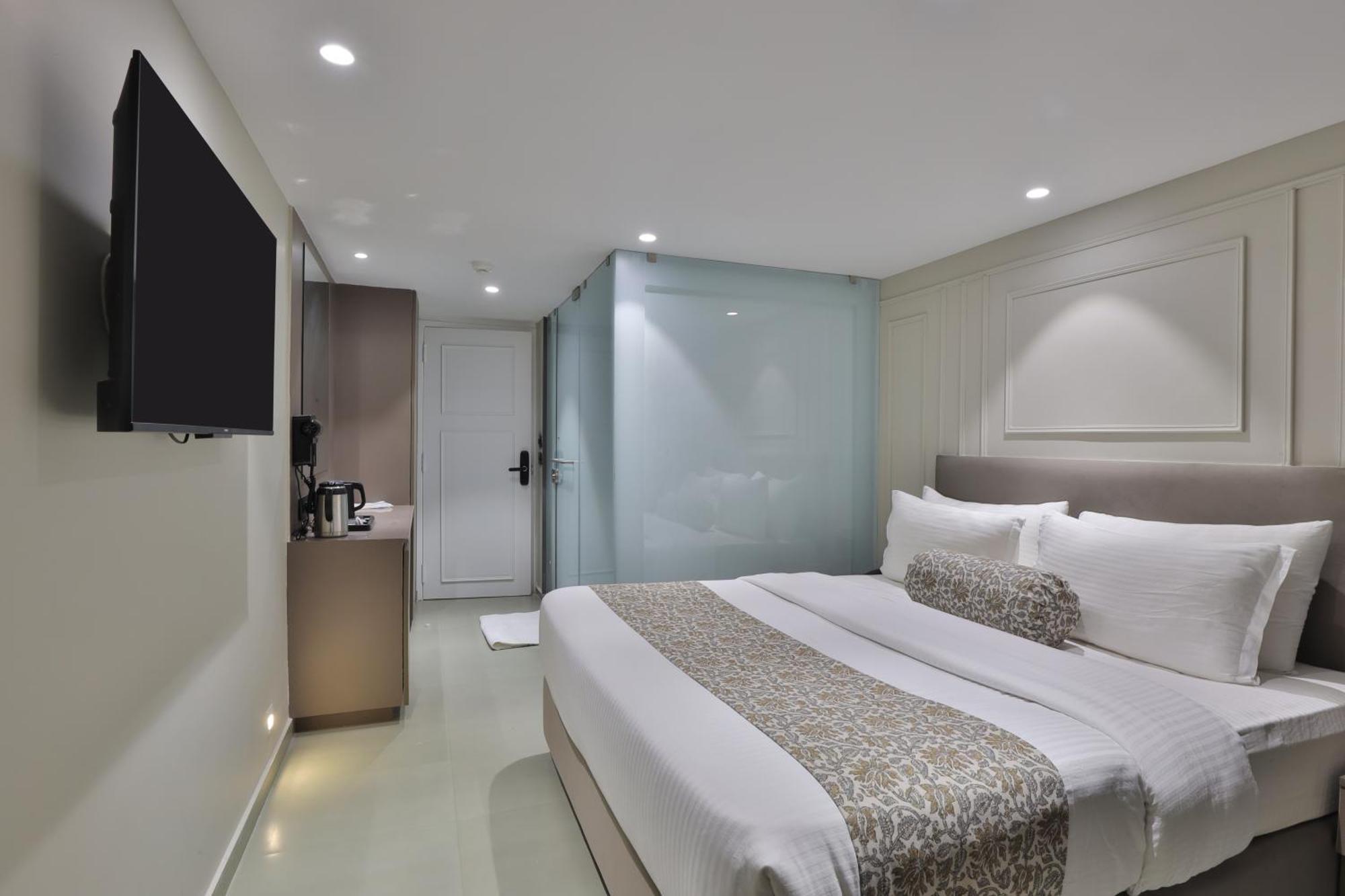 Hotel The Grand Suites Ахмедабад Экстерьер фото