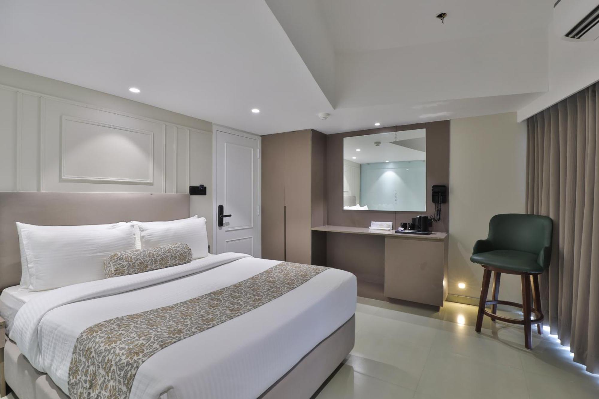 Hotel The Grand Suites Ахмедабад Экстерьер фото